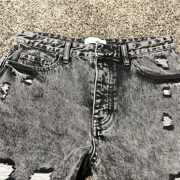 Vervet Gray Distressed Jean Shorts with Raw Hem - Picture 2 of 11